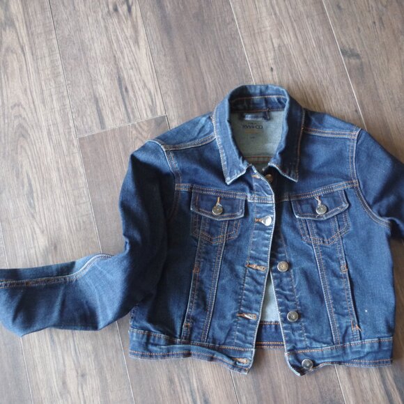 Cropped Dark Washed RW & CO Jean Coat - Picture 6 of 6